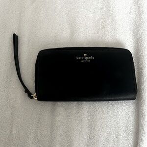 🎁 Kate Spade comes w gift 🎁 Black  zip around big wallet money coin pouch EUC